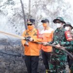 Kawasan Gambut Londerang Kembali Terbakar, Al Haris Turun ke Lokasi dan Uji Zat Pemadam Api Gambut